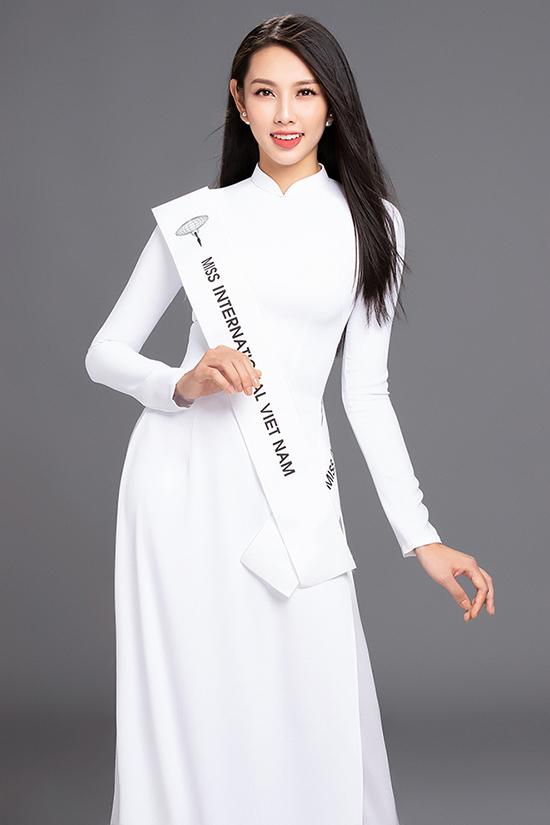 Khi tham dự Miss International 2018 diễn ra ở Nhật Bản, Thùy Tiên xây dựng hình ảnh ngọt ngào, dễ thương với kiểu trang điểm trong suốt. Cô chuộng mặc áo dài hoặc những bộ cánh kín đáo, thanh lịch trong các hoạt động bên lề hoặc phần thi chính thức.