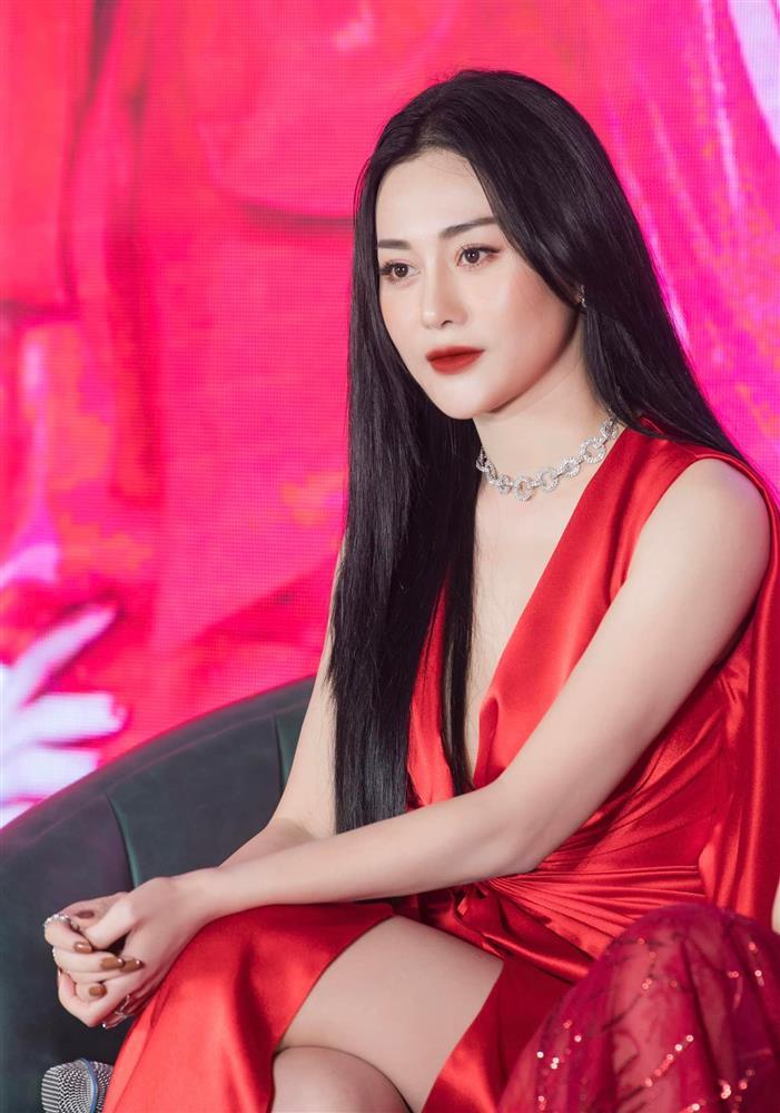 Phương Oanh thử style môi thâm: khi cá tính, khi như thẩm mỹ hỏng-8