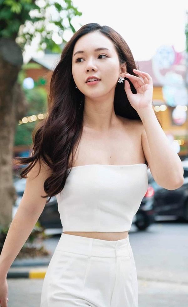 Ngắm nhan sắc ngoài đời của dàn gái quê Phố Trong Làng-8