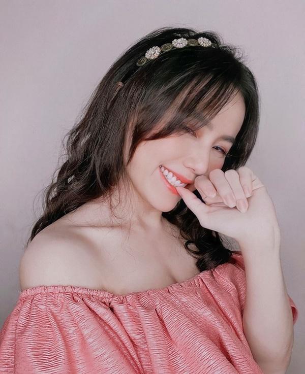 Ngắm nhan sắc ngoài đời của dàn gái quê Phố Trong Làng-13