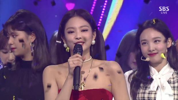 Nhìn Nayeon TWICE tưởng Jennie BLACKPINK: Trùng hợp hay bắt chước?-10