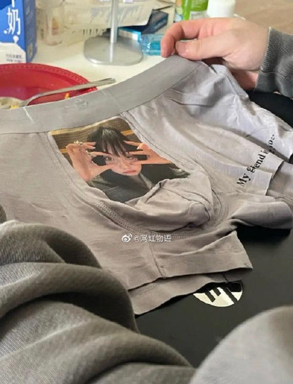 In mặt mình vào quần lót bạn trai, cô gái bị mẹ người yêu phát hiện-2