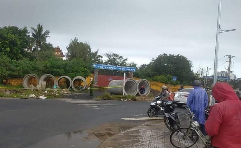 Phát hiện thi thể người đàn ông cháy đen, co quắp trong ống cống-1