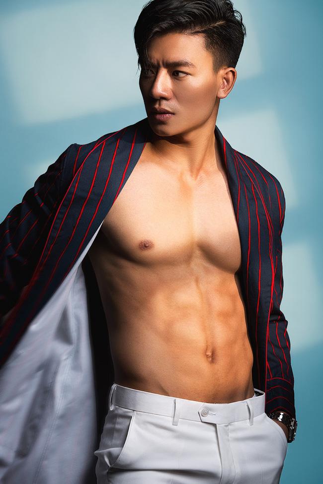 Hiếu Nguyễn từng phô diễn trần trụi trong MV người lớn 16+-1