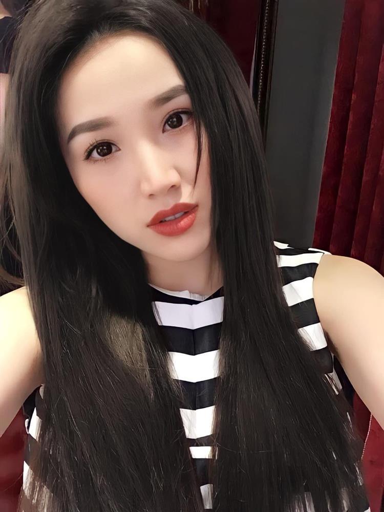 4 mẹ bỉm 2021: Lo con mọn tóc vẫn xịn sò như quảng cáo dầu gội-13