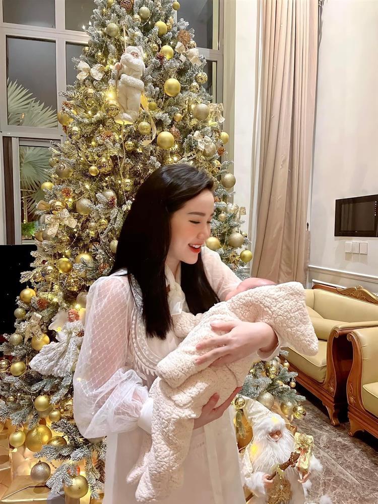 4 mẹ bỉm 2021: Lo con mọn tóc vẫn xịn sò như quảng cáo dầu gội-14