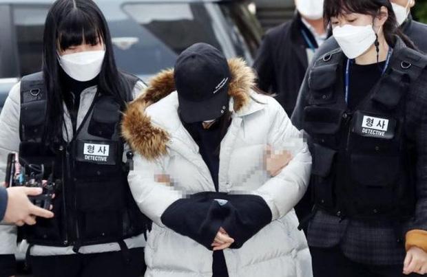 Mẹ nhẫn tâm bỏ con ngoài trời âm độ để vào nhà nghỉ với trai lạ-1