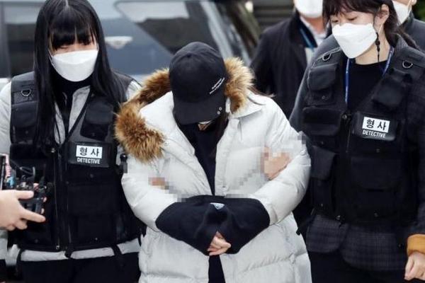 Cô gái vứt con mới đẻ trình diện công an, khai không biết bố nó là ai-3