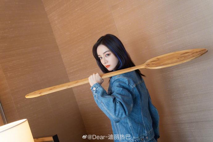 Gột sạch son phấn, Địch Lệ Nhiệt Ba có còn đẹp như tiên?-11