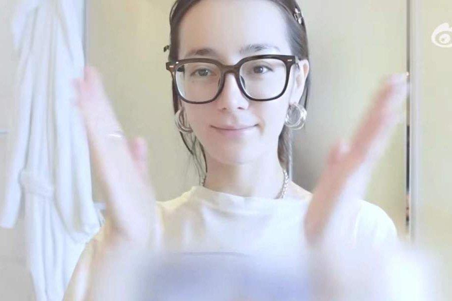 Địch Lệ Nhiệt Ba thắng kiện 1.200 USD-3