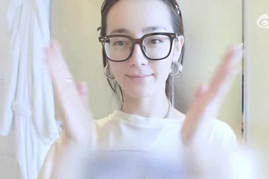 Gột sạch son phấn, Địch Lệ Nhiệt Ba có còn 'đẹp như tiên'?