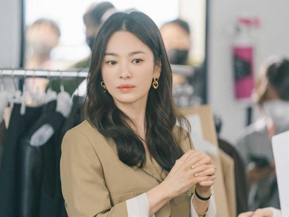 Vì sao Song Hye Kyo liên tục gặp trái đắng với các phi công trẻ?-2