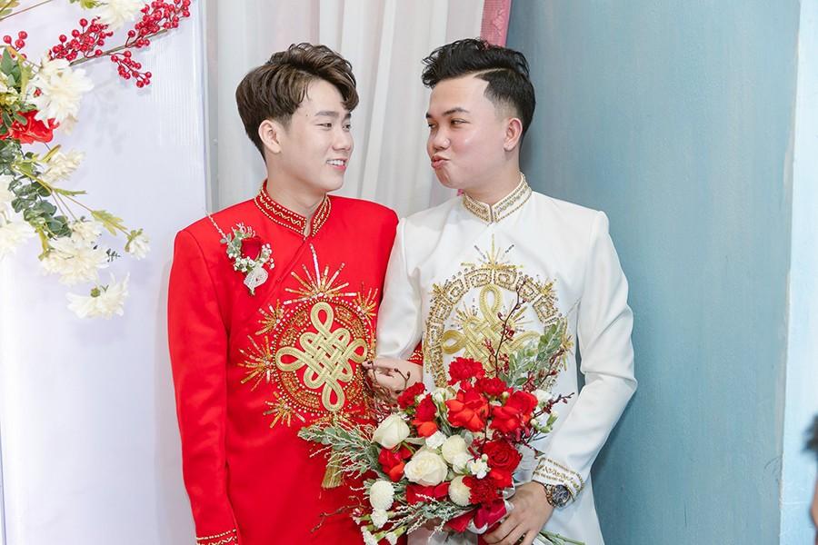 Chuyện tình cặp LGBT nam: Yêu nhau từ cú tát lúc uống say-1