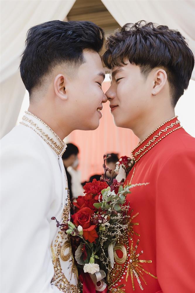 Chuyện tình cặp LGBT nam: Yêu nhau từ cú tát lúc uống say-9