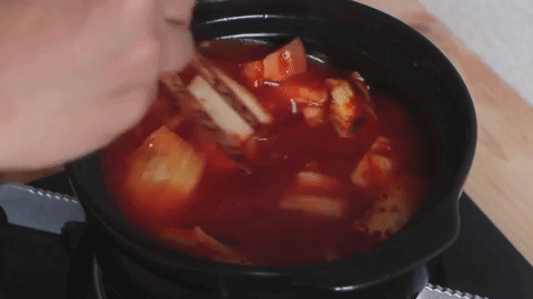 Trời lạnh buốt, làm ngay nồi mì cay chén cho ấm người chị em ơi!-3