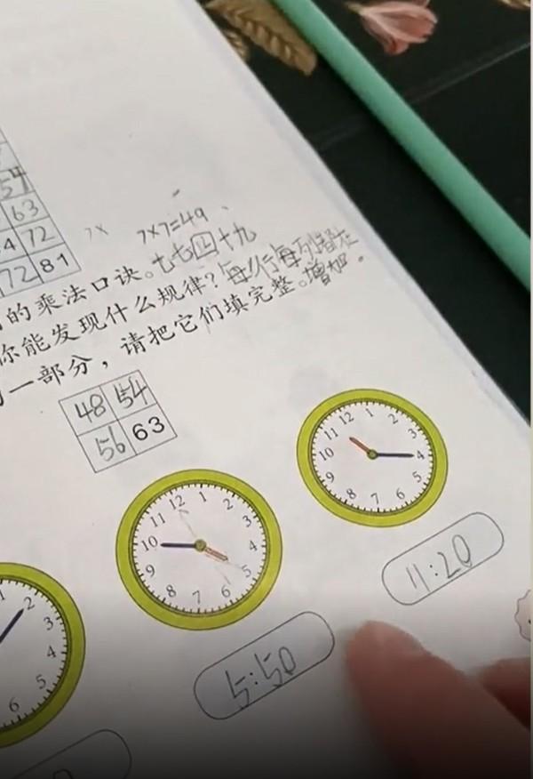 Dạy con học bài, người mẹ chết sững trước câu nói của con trai-1