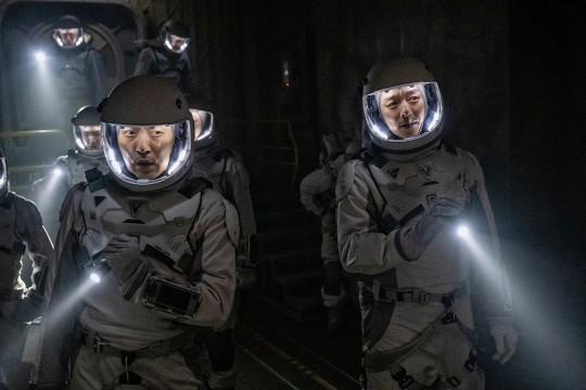 Được chấm điểm cao nhưng bom tấn của Gong Yoo bị khán giả chê-5