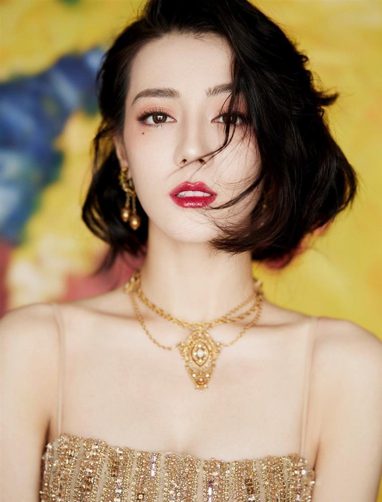 Địch Lệ Nhiệt Ba mặc đẹp nhất 2021, váy áo khoe vóc dáng nữ thần-1