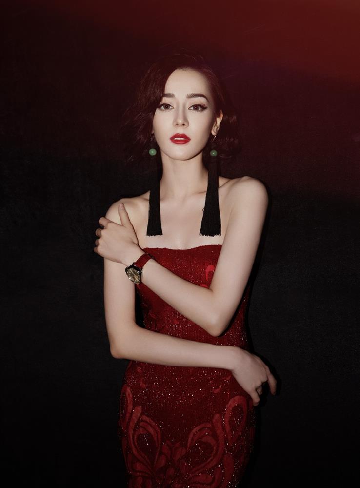 Địch Lệ Nhiệt Ba mặc đẹp nhất 2021, váy áo khoe vóc dáng nữ thần-4