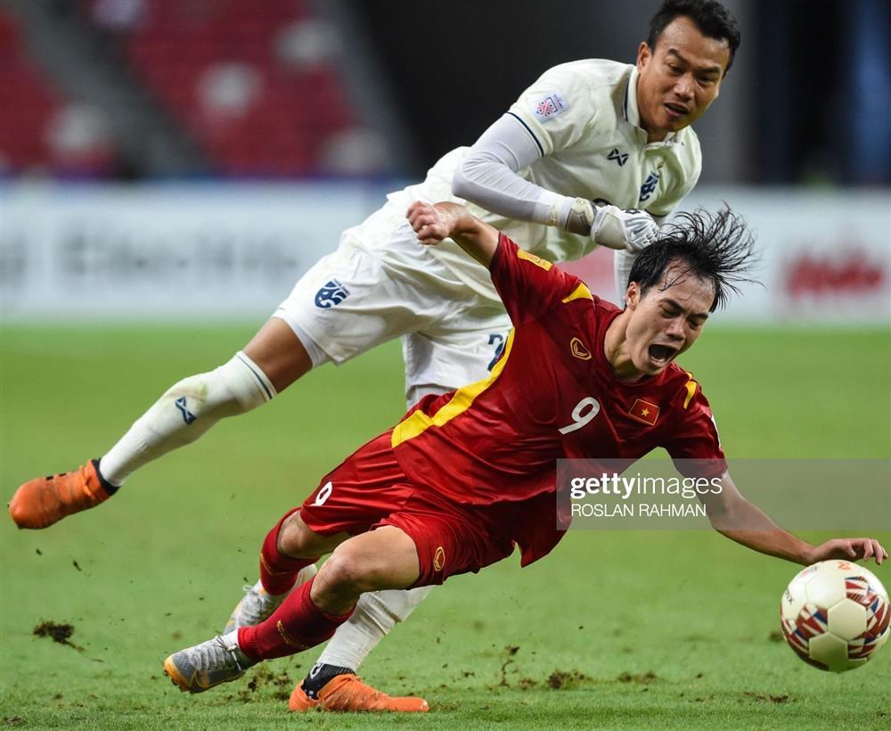 Đức Chinh khuyên Văn Toàn cấy tóc khi dừng bước tại AFF Cup 2020-2