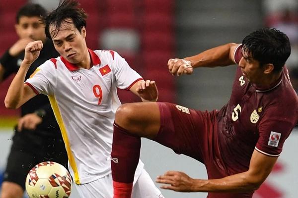 Cầu thủ Hà Đức Chinh và bồ hot girl làm đám cưới hôm nay?-5