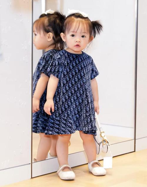 Cường Đô La đưa vợ và con gái gần 2 tuổi đi shopping như bà hoàng-4