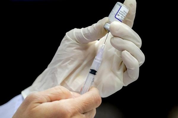 Người đàn ông tiêm 12 mũi vaccine Covid-19, muốn tiêm nữa cho khỏe-2