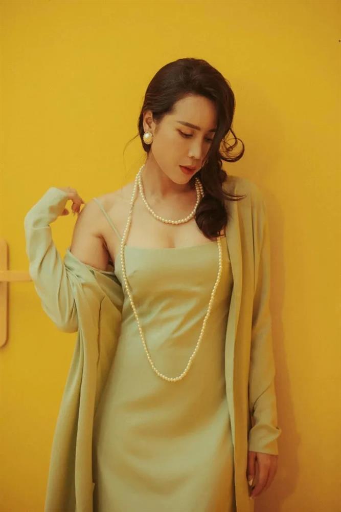 Lưu Hương Giang rụng tóc đầy bồn rửa mặt, chuyện gì đây?-8