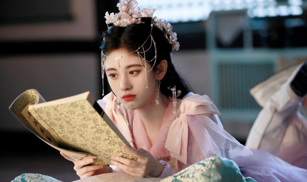 Cúc Tịnh Y, Kim Hạn nhận giải Cây Chổi Vàng diễn dở nhất năm-3