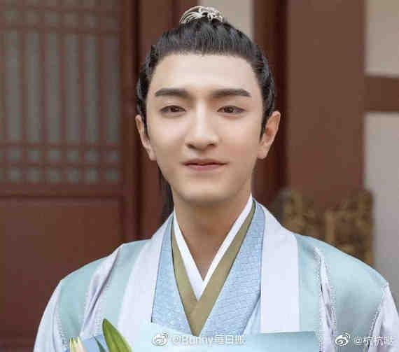 Cúc Tịnh Y, Kim Hạn nhận giải Cây Chổi Vàng diễn dở nhất năm-4