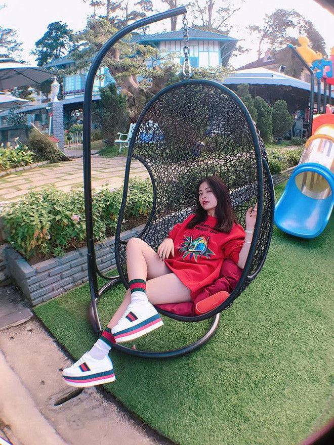 Hòa Minzy, Thiều Bảo Trâm mix áo nỉ không quần giữa trời rét run-6