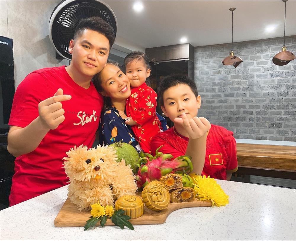 Phản ứng chồng trẻ Lê Phương khi con riêng của vợ bướng-7