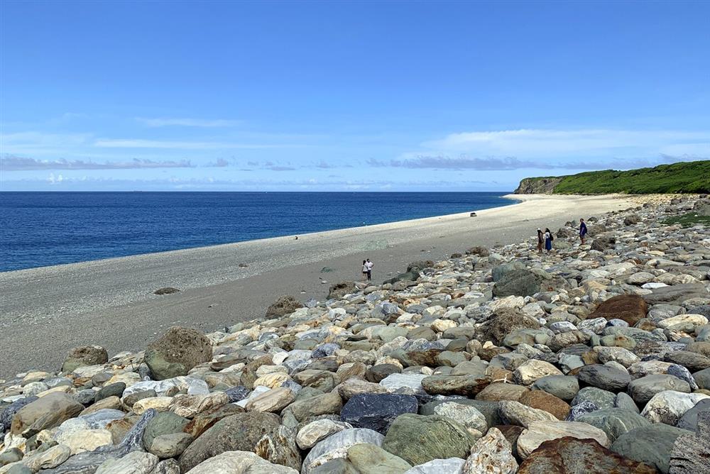 Hi hữu du khách lấy trộm sỏi trên bãi biển rồi xin lỗi và trả lại-2