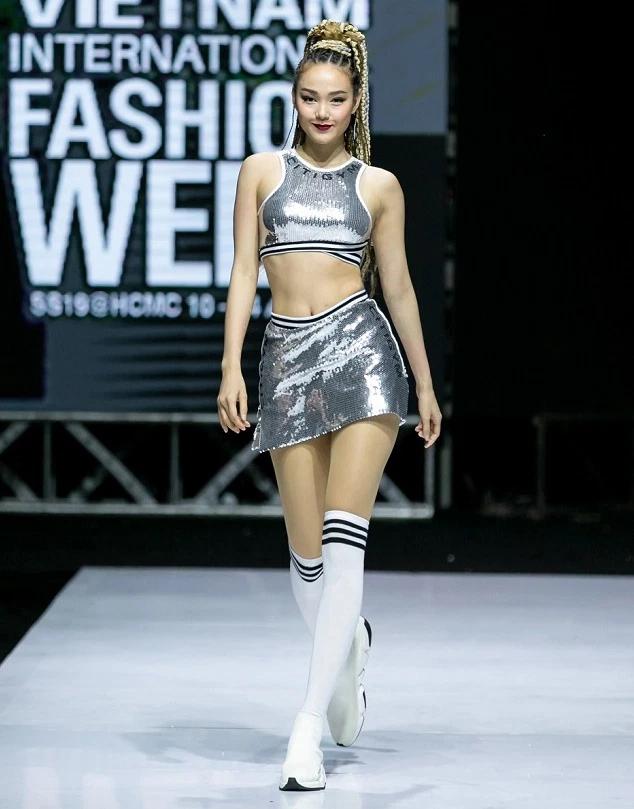 Nữ nhân đạt Á hậu nhờ màn lộn nhào, Minh Hằng bất ngờ bị réo tên-9