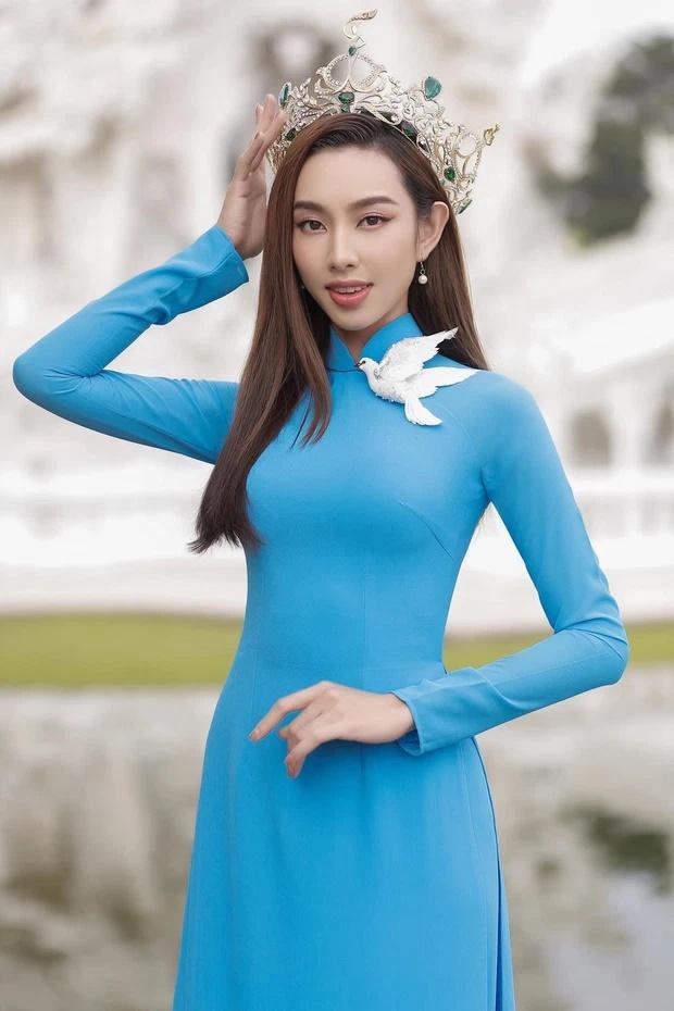 Thùy Tiên cân đẹp từ áo dài Việt đến trang phục dân tộc Thái Lan