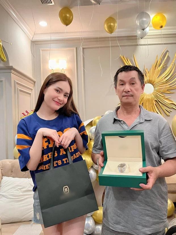 Kiểm kê quà cáp giới nhà giàu tặng người thân: Ai trội nhất?-7