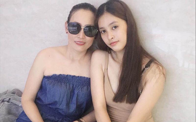 So kè gái rượu, mẹ Tiểu Vy trẻ trung khác nào chị em với con gái-10