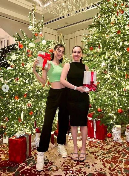 So kè gái rượu, mẹ Tiểu Vy trẻ trung khác nào chị em với con gái-2