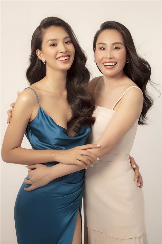 So kè gái rượu, mẹ Tiểu Vy trẻ trung khác nào chị em với con gái-7