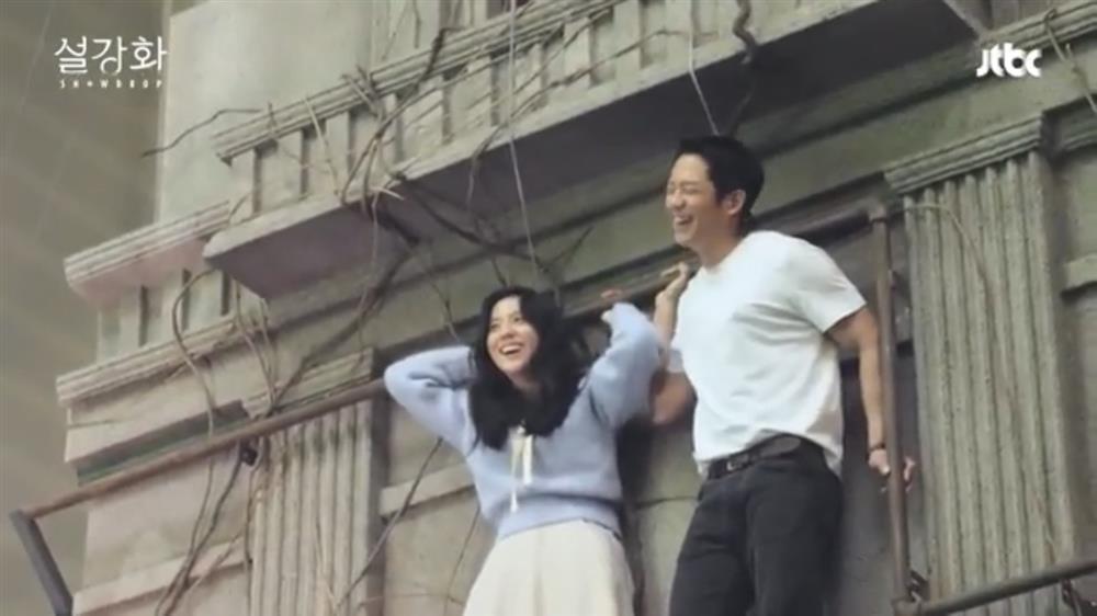 Hậu trường ngọt sâu răng giữa Jisoo và Jung Hae In trong Snowdrop-9