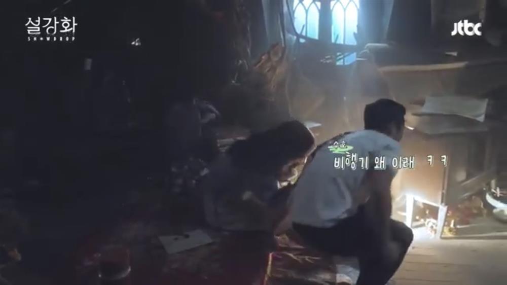 Hậu trường ngọt sâu răng giữa Jisoo và Jung Hae In trong Snowdrop-11