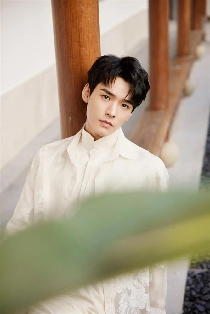 Cung Tuấn nhận giải thưởng Nhân vật phong thượng năm 2021-5