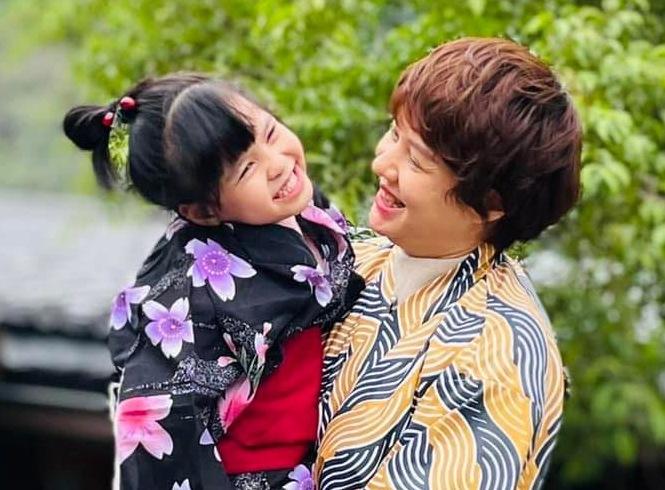 Ngỡ ngàng ngoại hình con gái sinh non nặng 1,9kg MC Diễm Quỳnh-4