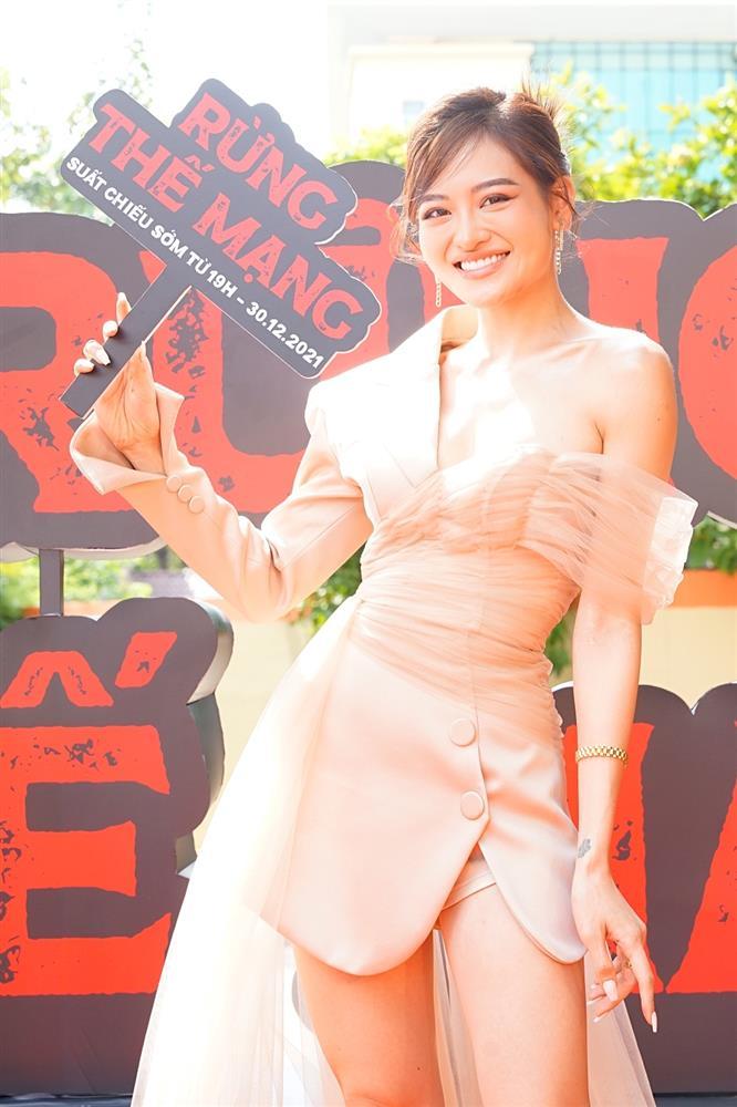 Lan Ngọc, Nhã Phương háo hức đi xem phim sinh tồn đầu tiên của Việt Nam-5