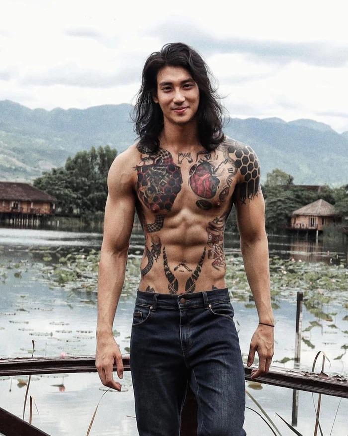 Mẫu nam nhận danh hiệu đẹp trai nhất thế giới 2021 bị đi tù 3 năm-1