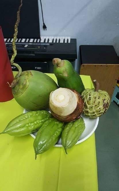 Cười ná thở mâm ngũ quả của cô cậu học trò thích chơi hệ tâm linh-1