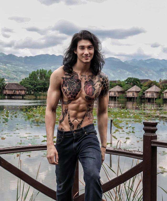 Mẫu nam nhận danh hiệu đẹp trai nhất thế giới 2021 bị đi tù 3 năm-3