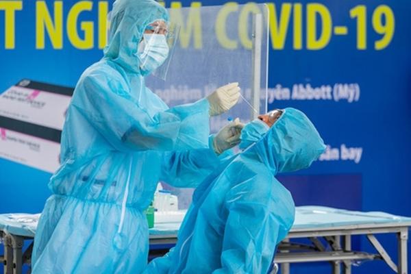 Chuyên gia nói gì về khả năng lây cộng đồng của ca Omicron đầu tiên?-3