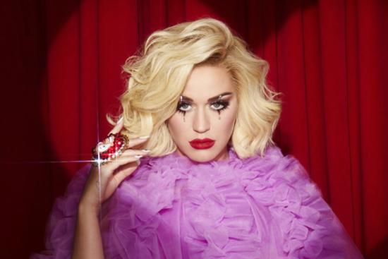 Nữ ca sĩ cấm nhân viên nói chuyện, dễ nổi nóng, kén ăn bằng 3 đứa trẻ!