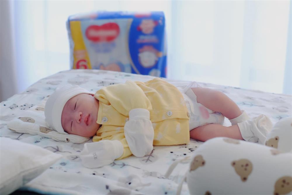 Em gái MC Diệp Chi tái xuất sau sinh, mẹ bỉm trông thế nào?-4